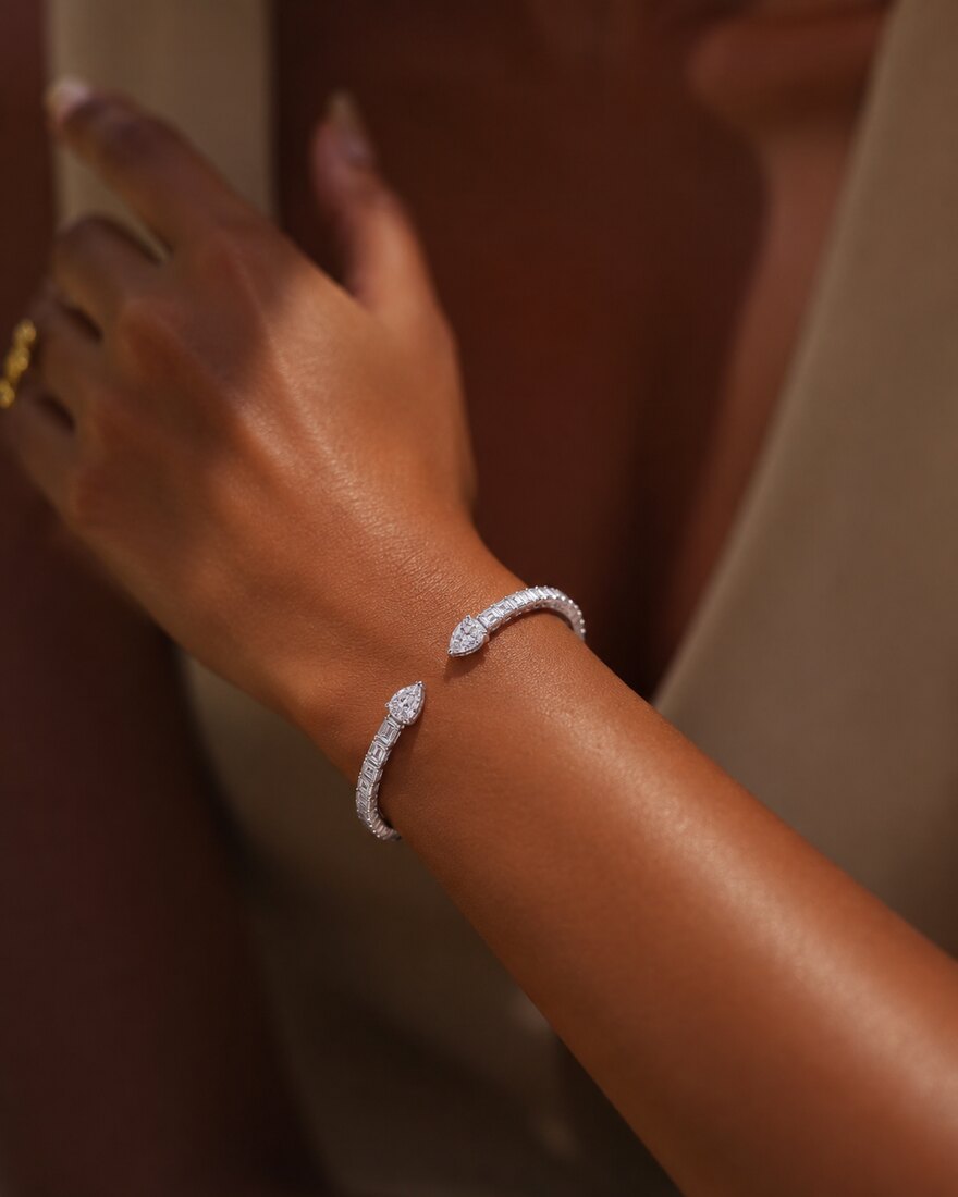 Bracciale Rigido con Diamanti e Zaffiri 4