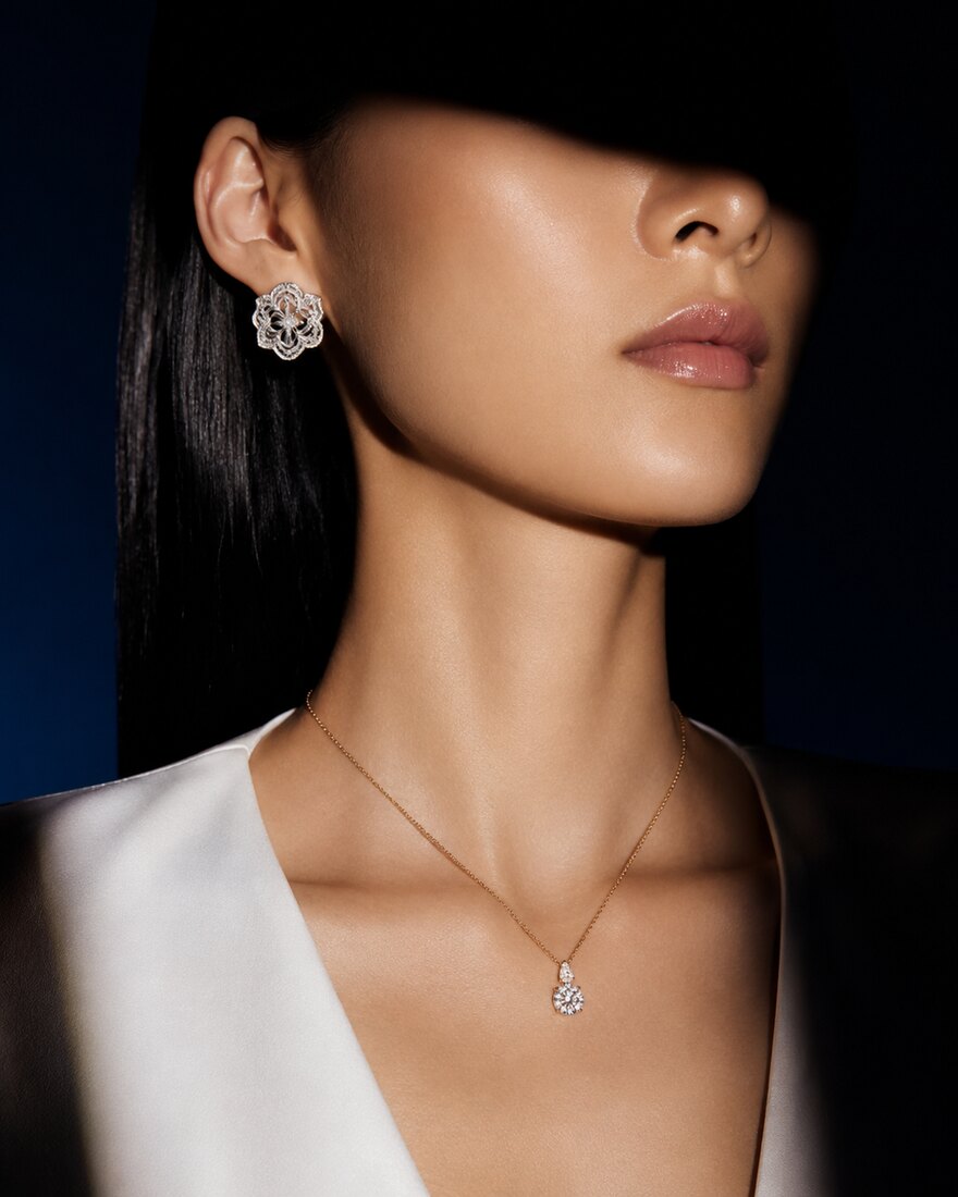 Collana con Pendente di Diamanti in Oro Giallo 6