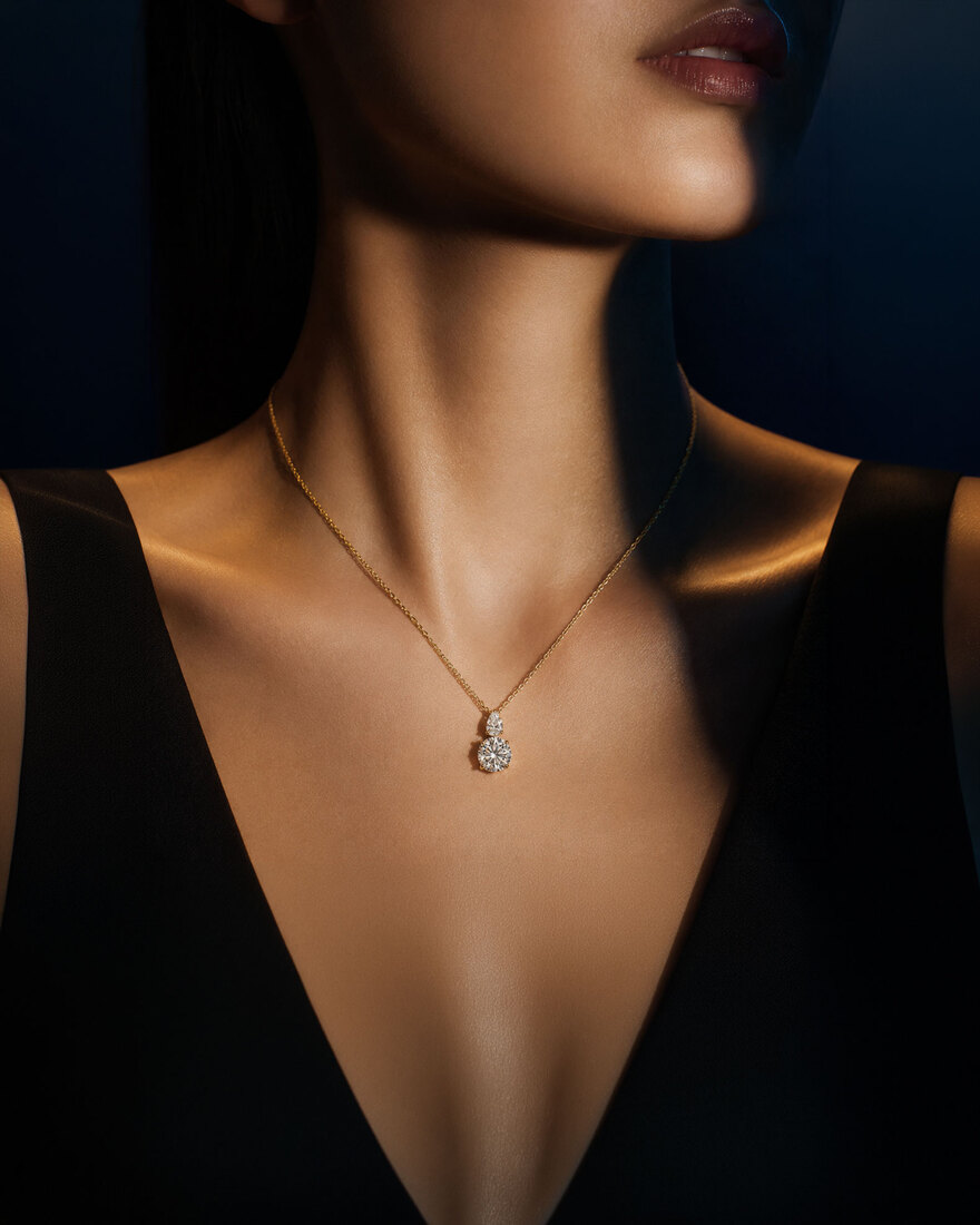 Collana con Pendente di Diamanti in Oro Giallo 8